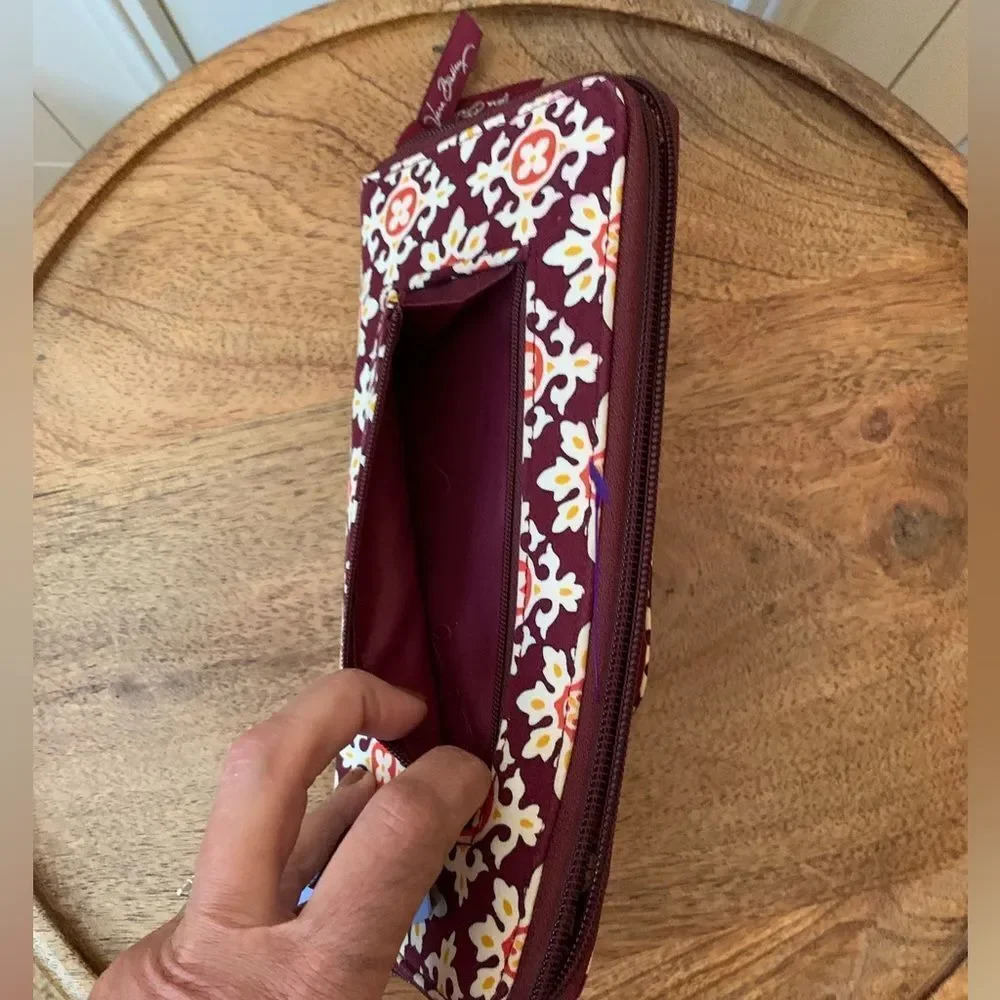 Vera Bradley Personal‎ Travel Organizer Wallet in "Medallion-2006" - Picture 6 of 6